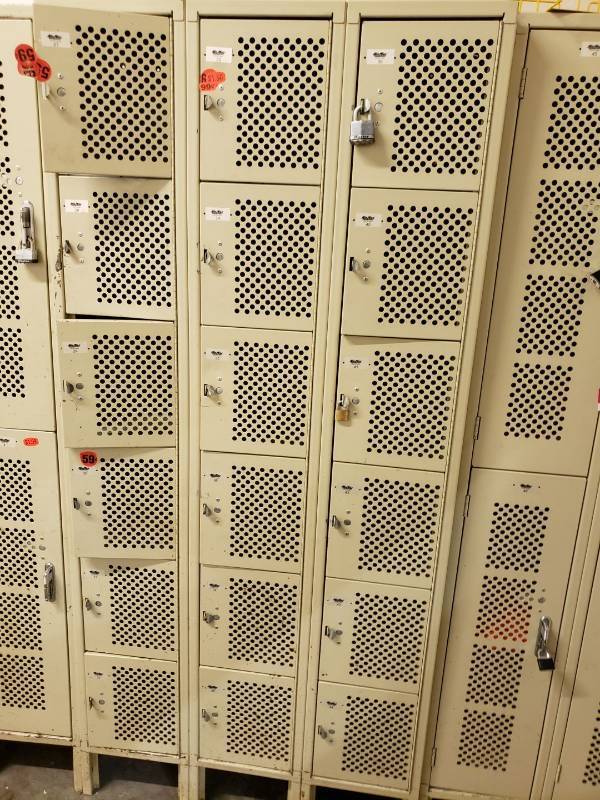 lot 2309 image: 18 lockers