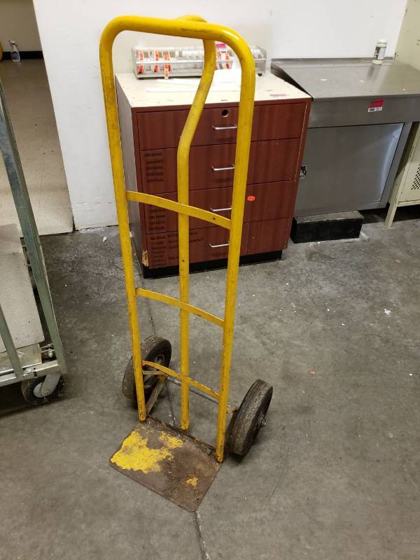 lot 2314 image: 2 wheel dolly