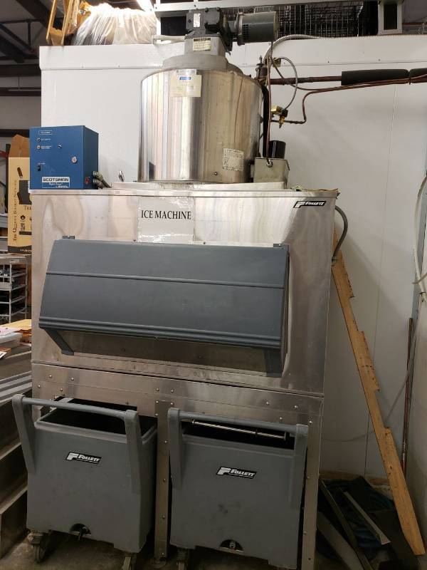 lot 2362 image: Scotsman flanker ice machine with bin and carts