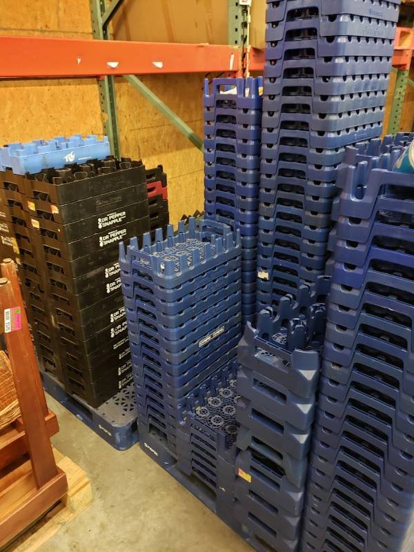 lot 2371 image: 2 Pallets of Pepsi bottle holders