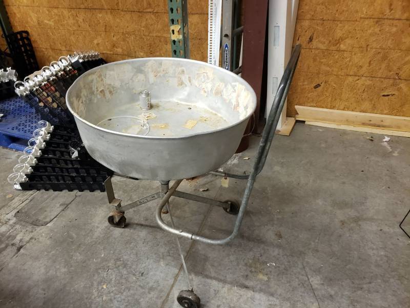 lot 2372 image: Hobart meat tub