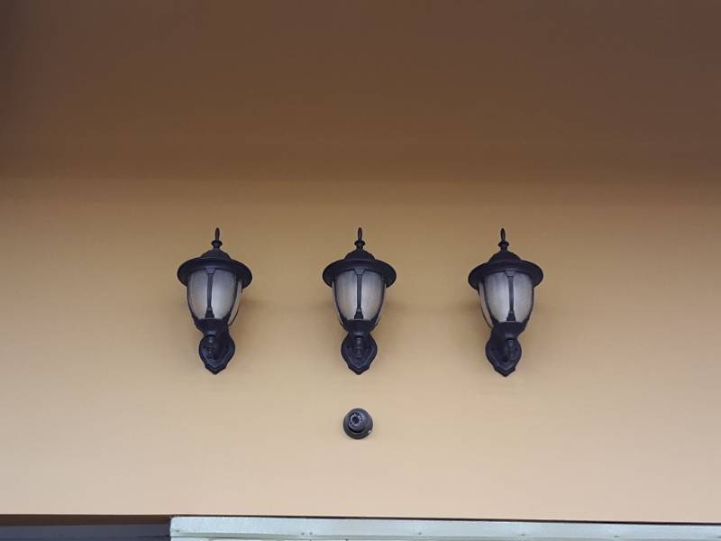 lot 2506 image: 3 Decorative Sconces