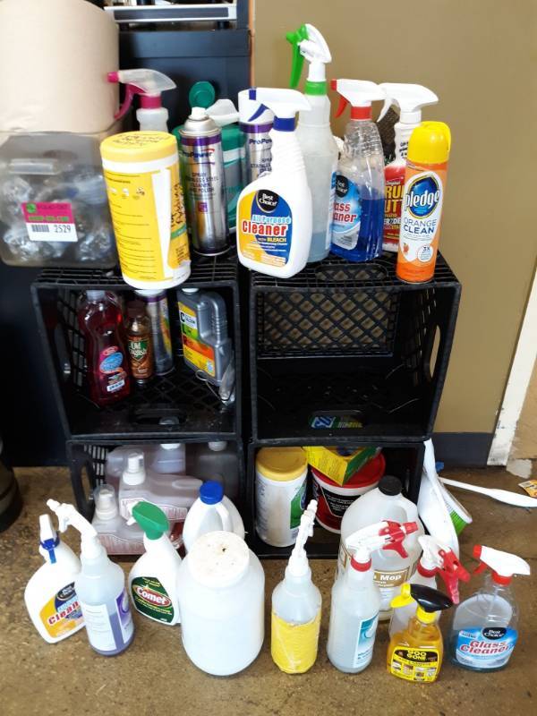 lot 2529 image: Foaming Hand Wash Refills, Various Cleaners and Cleaning Supplies