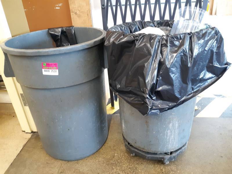 lot 2531 image: 2 Trash Cans and 1 Roller