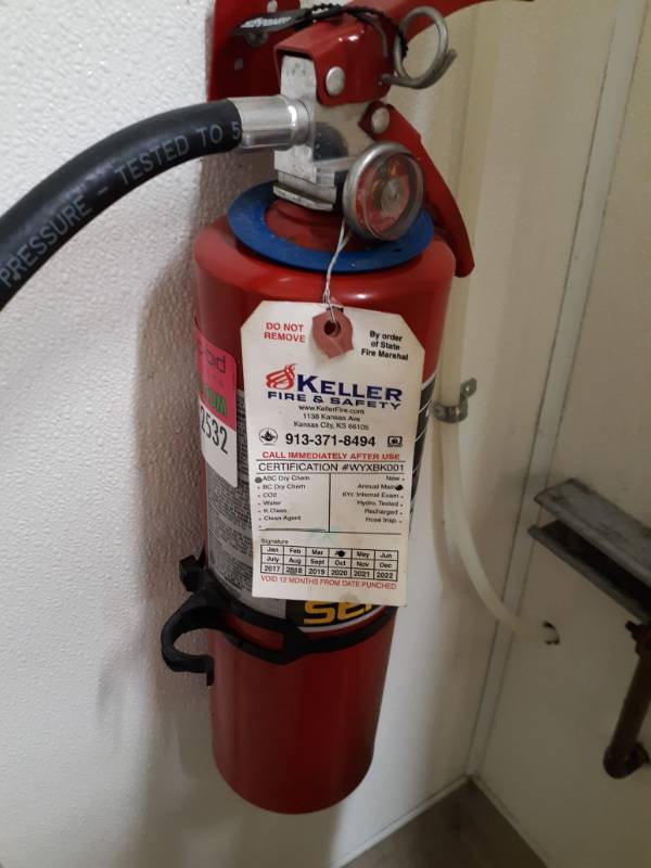 lot 2532 image: Sentry Fire Extinguisher ABC