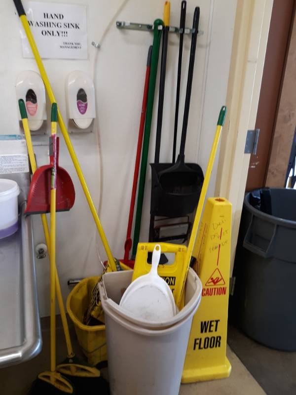 lot 2533 image: Cleaning Supplies - Mop Bucket, Trashcans, Mops, and More