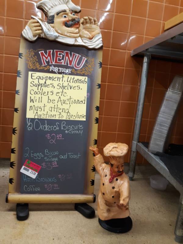 lot 2538 image: Chef Decor Menu Sign with Chef Statue