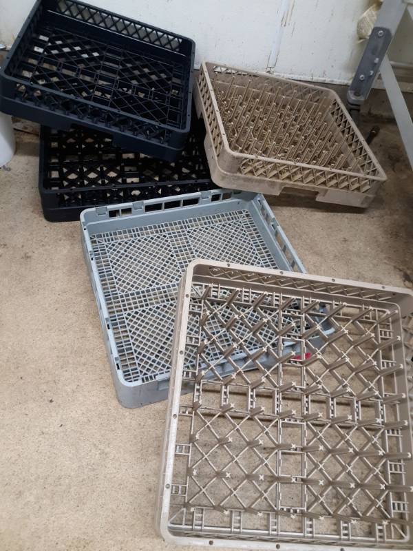 lot 2548 image: 5 Plastic Dishwasher Trays