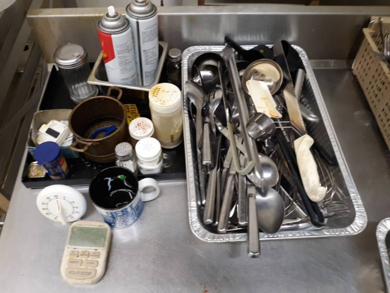 lot 2552 image: Metal Utensils, Knives and Various Items