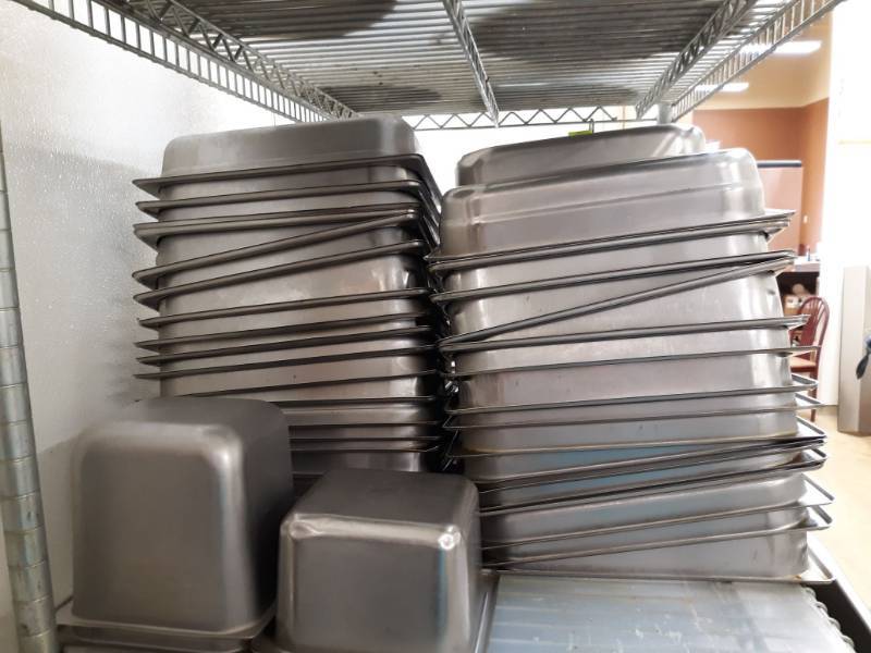 lot 2564 image: Various Size Stainless Steel Insert Pans