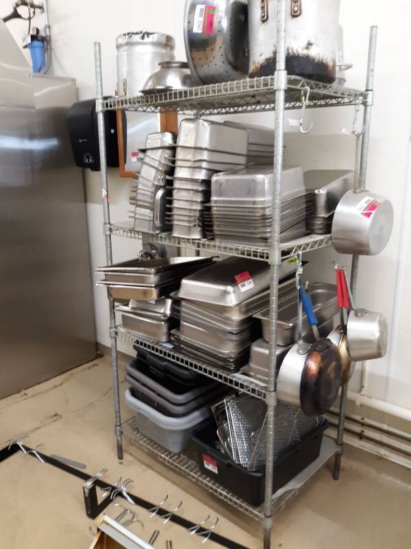 lot 2568 image: Metro Shelves with 4 Shelves 36x24x75