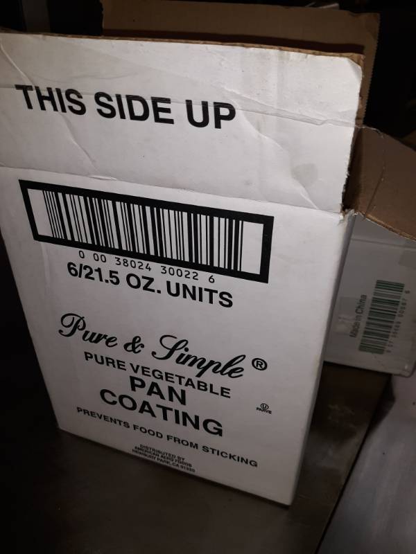 lot 2572 image: Full Box Bun Rack Covers and Full Box of Pan Coating