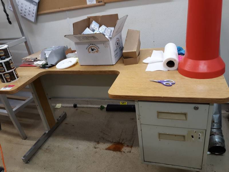 lot 2582 image: Desk with Contents