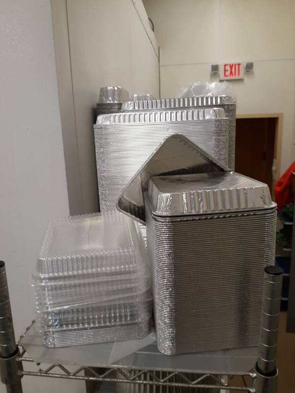 lot 2594 image: Contents of Shelf Aluminum Baking Pans and More