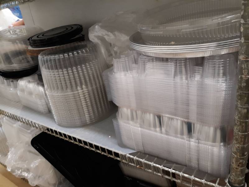 lot 2595 image: Assorted Plastic Pans