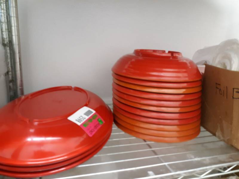 lot 2598 image: Contents of Shelf Plates, Serving Dishes, Trash bags