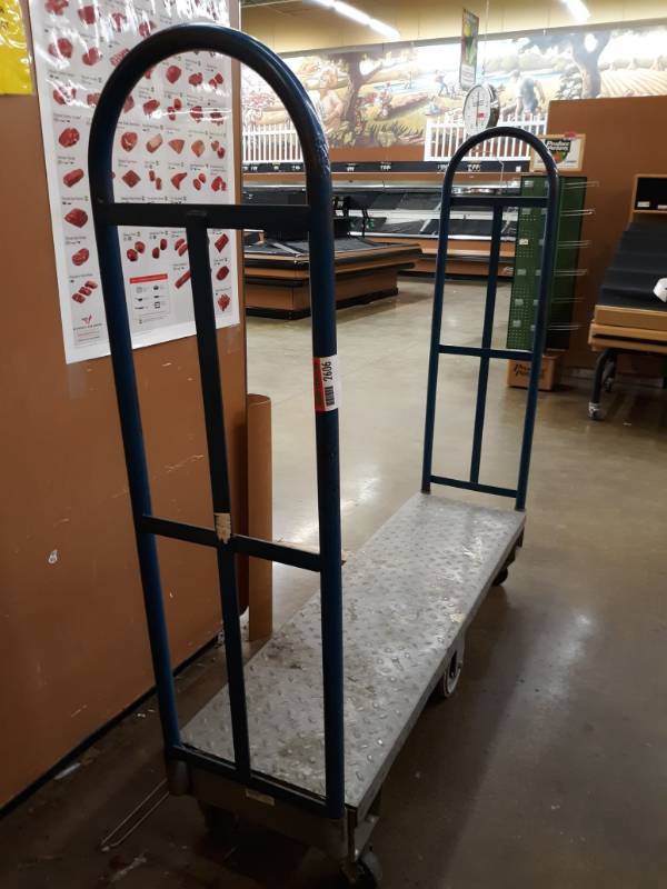 lot 2606 image: Rolling Merchandise Cart 67x16x62