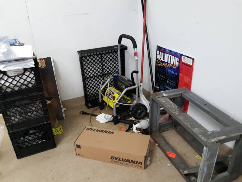 lot 2608 image: Power Washer Shelf and Light Bulbs