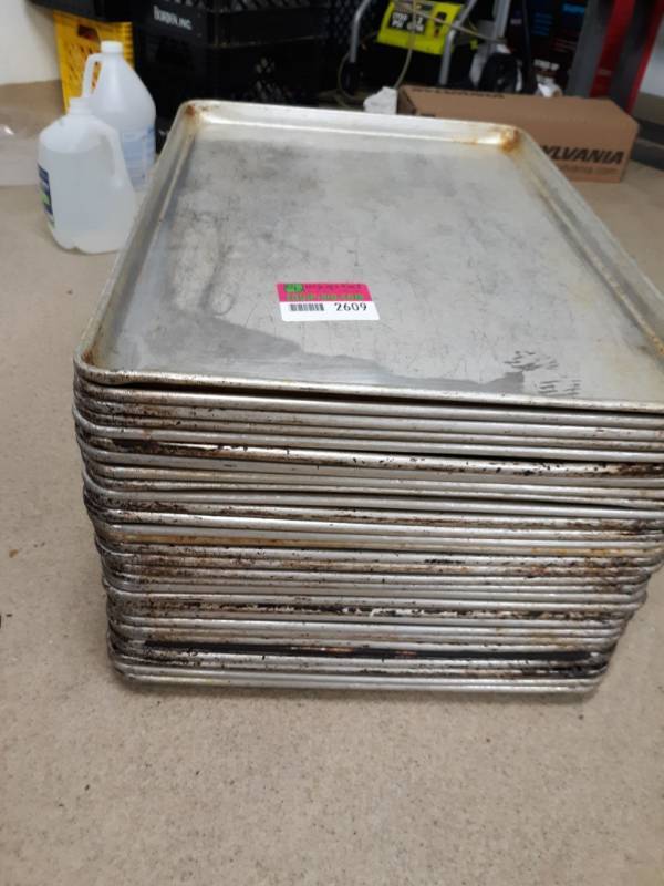 lot 2609 image: Stack of full size Baking sheets