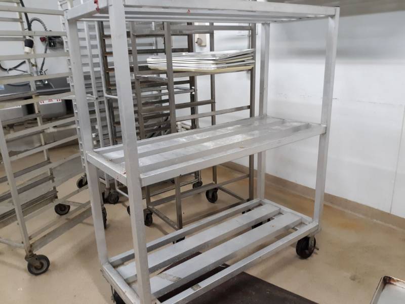 lot 2611 image: Rolling 3 shelf Aluminum Dunnage Rack 20x48x58
