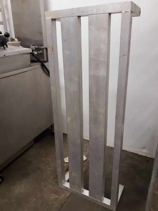 lot 2627 image: Aluminum Dunnage Rack 18x48x8