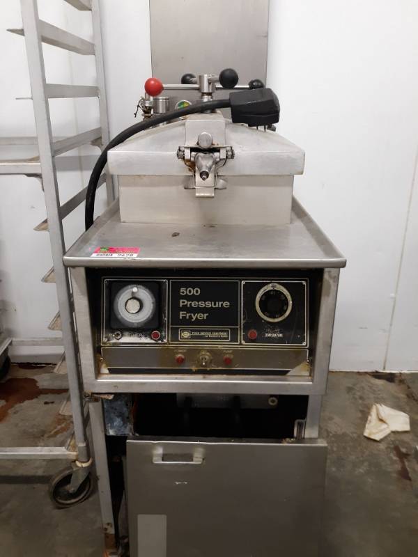 lot 2628 image: Henny Penny Pressure Cooker Fryer