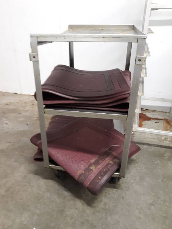 lot 2630 image: Rolling Cart 30x18x32, work mats