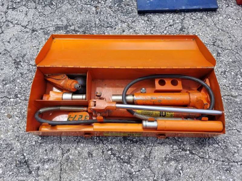lot 820 image: Central Hydraulics Portable Power Equipment 10 Ton 3015