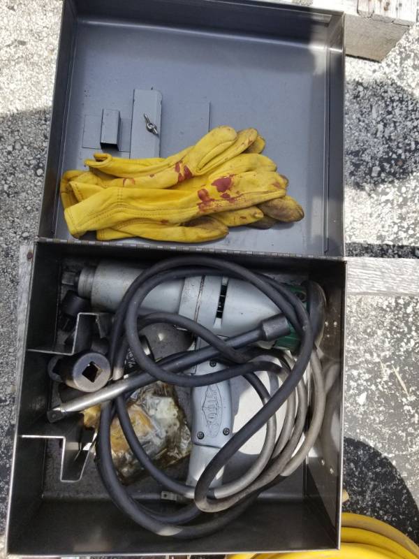 lot 832 image: Sioux 58 Drive Electric Impact Wrench
