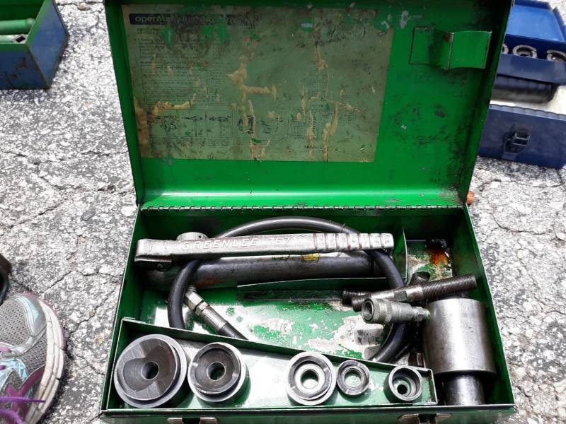 lot 848 image: Greenlee knockout Punch driver set # 7306