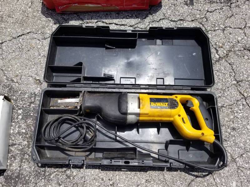 lot 852 image: Dewalt Reciprocating Saw DW309