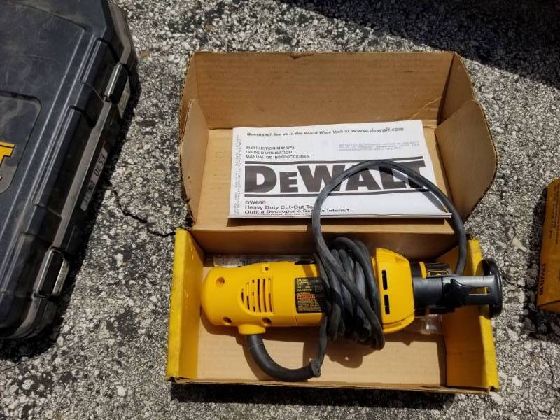 lot 854 image: Dewalt Cut Out Tool DW660