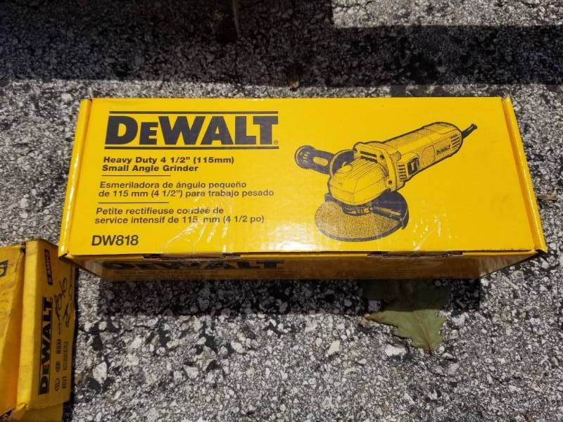 lot 855 image: Dewalt Heavy Duty 4 12in Small Angle Grinder