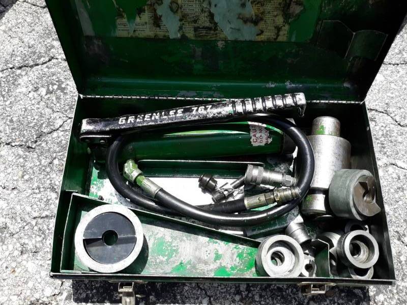 lot 864 image: Greenlee knockout Punch driver set # 7506