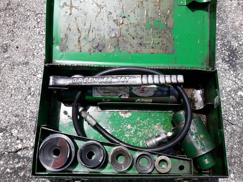 lot 865 image: Greenlee knockout Punch driver set # 7306
