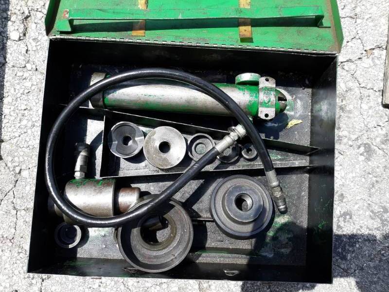 lot 869 image: Greenlee knockout punch driver Set model # 7310