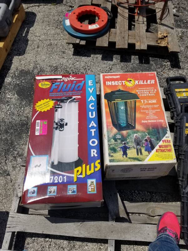 lot 871 image: Fluid Evacuator 07201 and Insect Killer