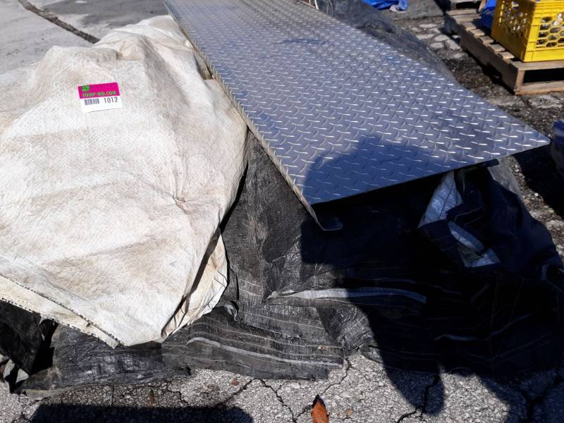 lot 1012 image: Diamond plate & Tarps