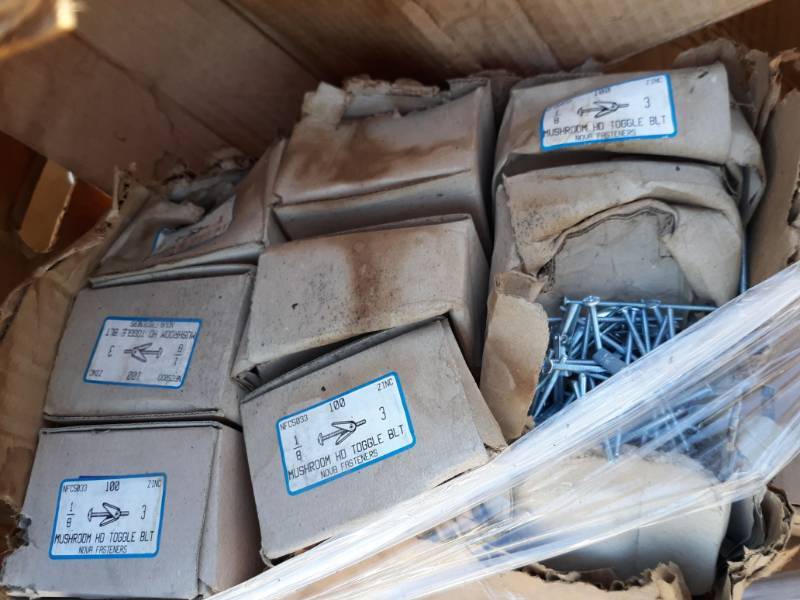 lot 1019 image: Toggle Bolts, Industrial Flood Bulbs with ballast