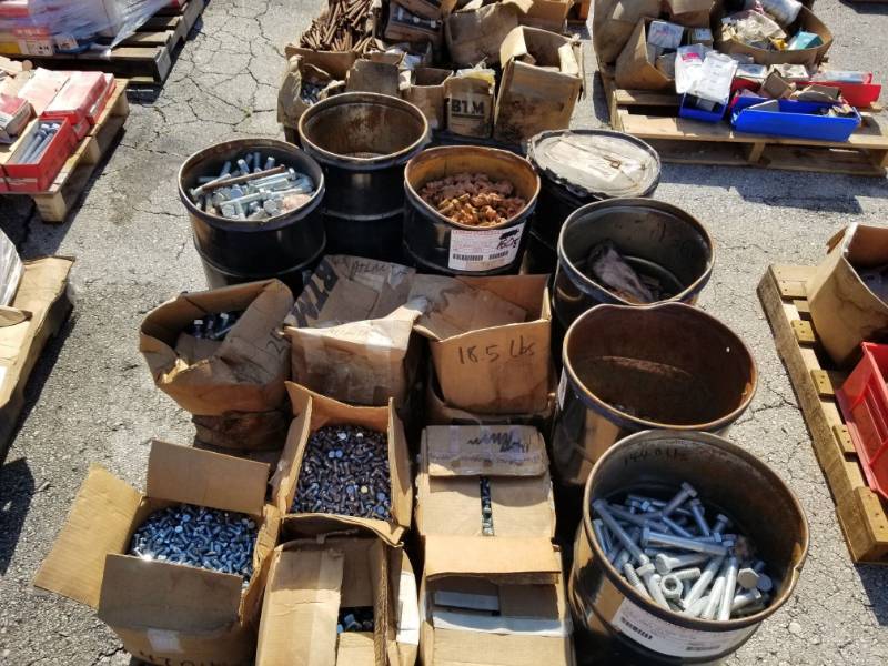 lot 1040 image: Pallet of Nuts and Bolts