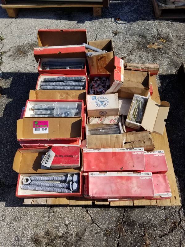 lot 1044 image: Hilton Bolts Various Sizes
