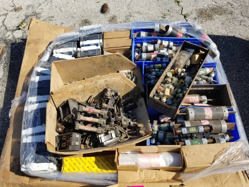 lot 1045 image: Various Kinds of Fuses