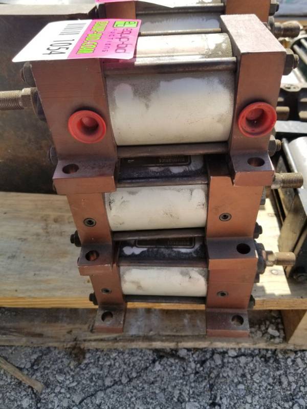 lot 1058 image: 3 Numatics Actuator S2AM-0112J-EAA0
