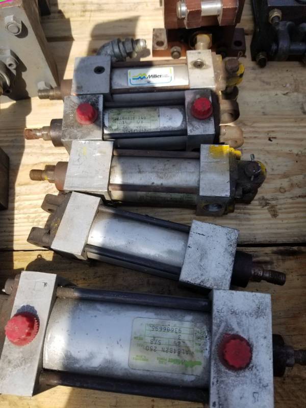 lot 1063 image: 5 Miller Air Actuators