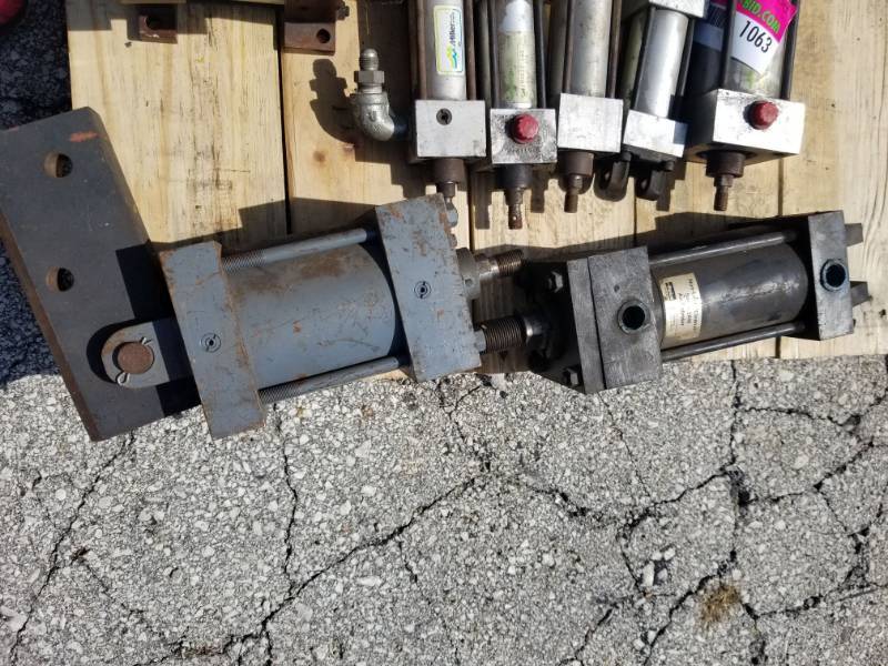 lot 1064 image: 2 Air Actuators
