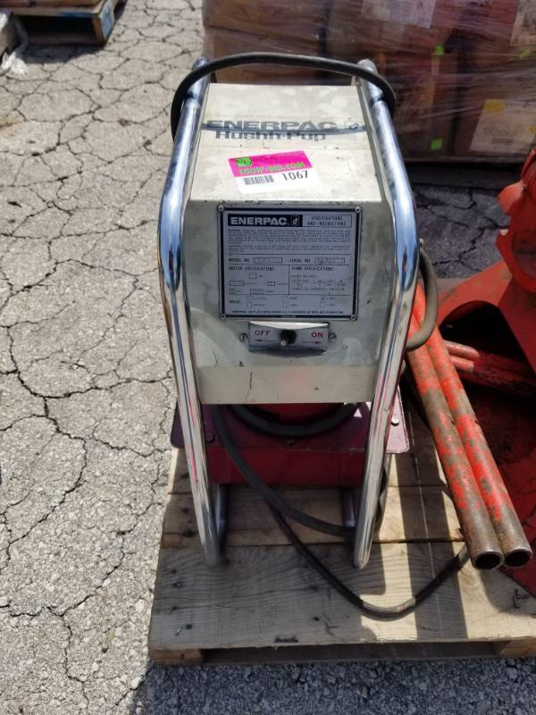 lot 1067 image: Enerpac Hydraulic Pump EER432