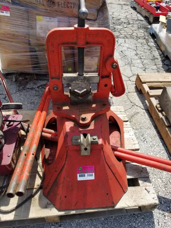 lot 1068 image: Armstrong Chicago NO 74 Pipe Vise