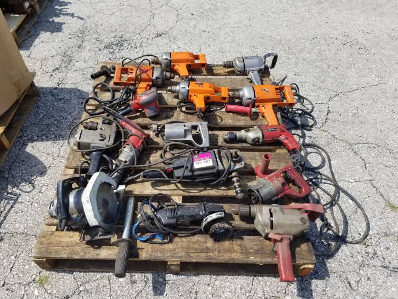 lot 1069 image: Various Electric Tools