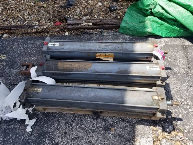 lot 1106 image: Miller Air Actuators 6in Bore