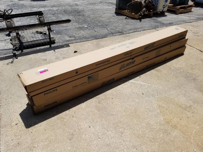 lot 1127 image: 3 Boxes Of Philips Fluorescent Light Bulbs